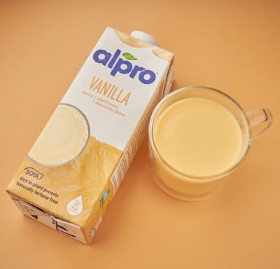 Напиток соевый ванильный обогащенный кальцием и витаминами  "Алпро" (1 л)