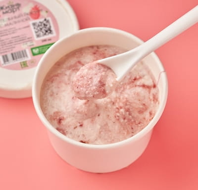 Растительный йогурт с малиной
