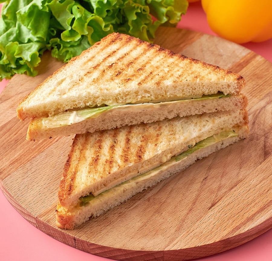 Сендвич с ветчиной и сыром с соусом ранч 