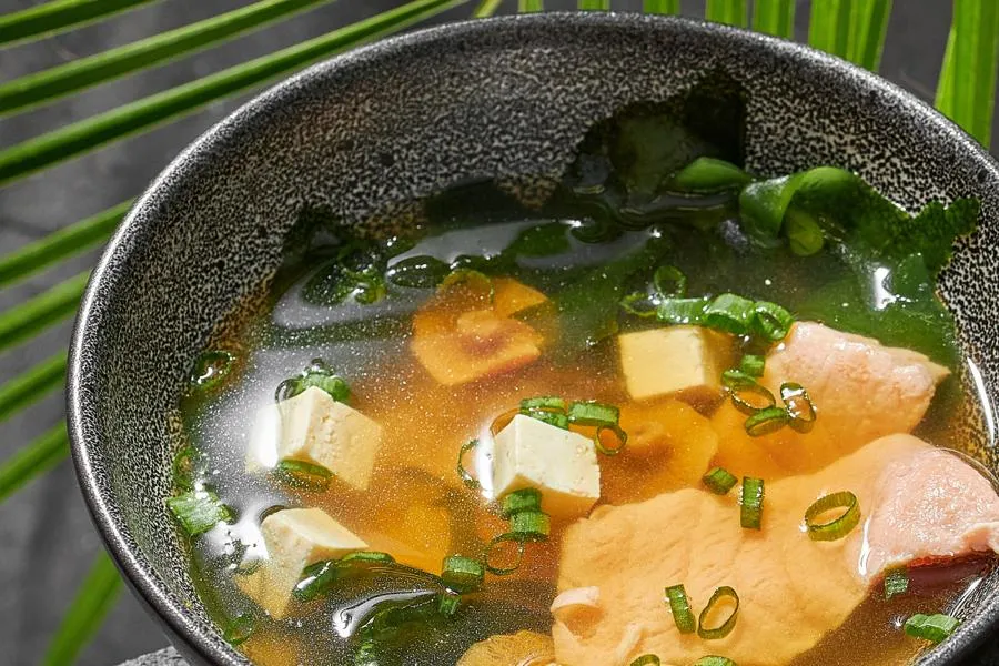 Японский мисо-суп с лососем