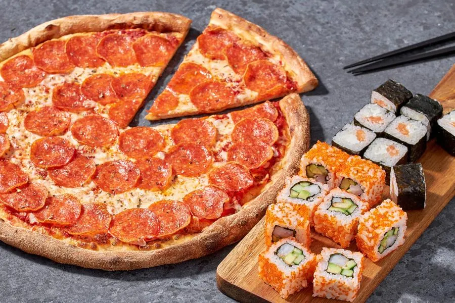 Пицца и 2 ролла