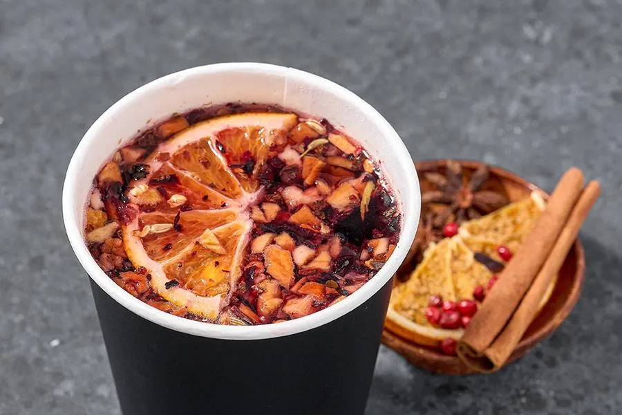 Чайный глинтвейн с фруктами и специями