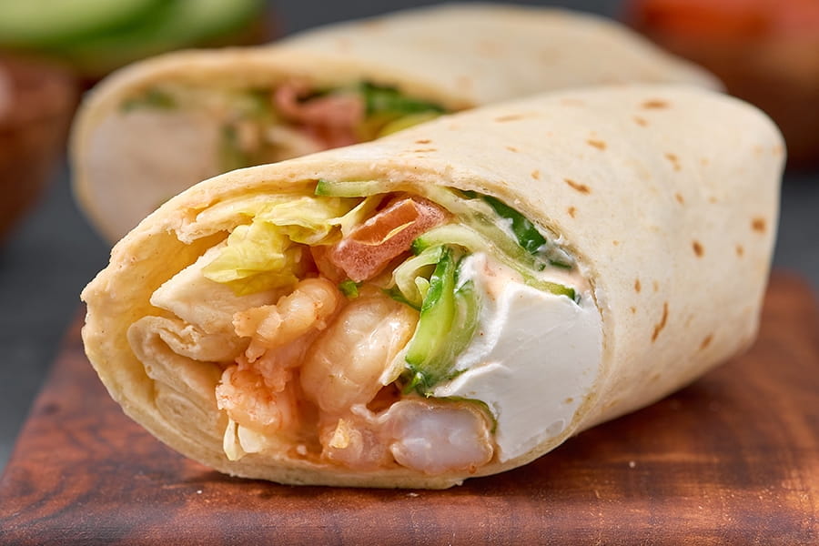 Тортилья с креветкой и пикантным соусом