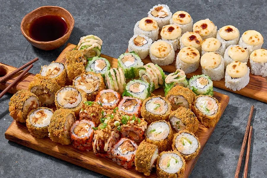 Сет из 5 роллов и Хрустящего с лососем