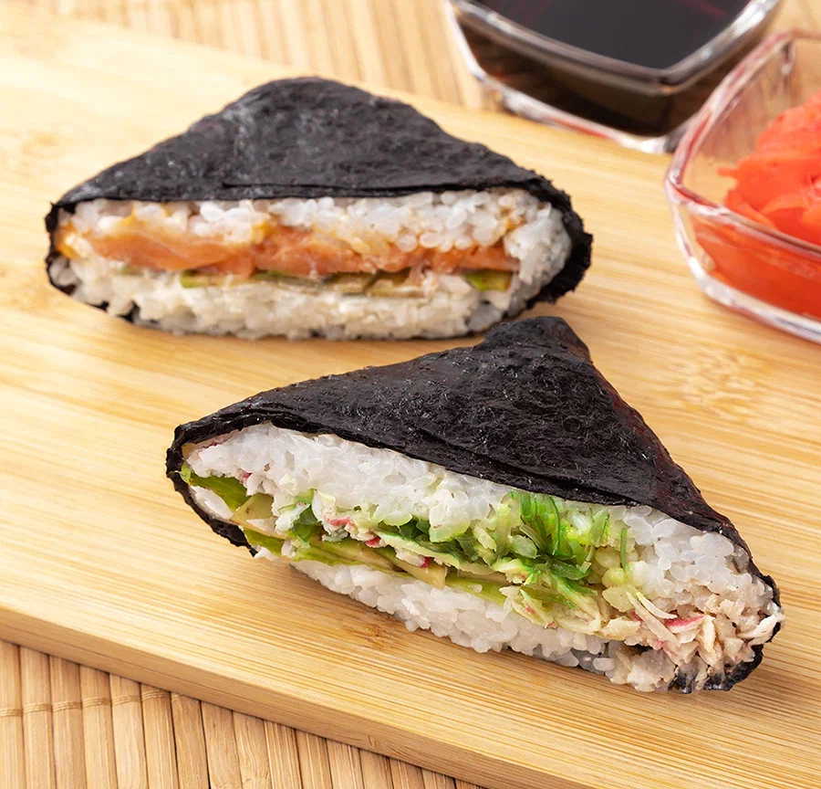 Суши сендвич с лососем и суши сендвич с чуккой 