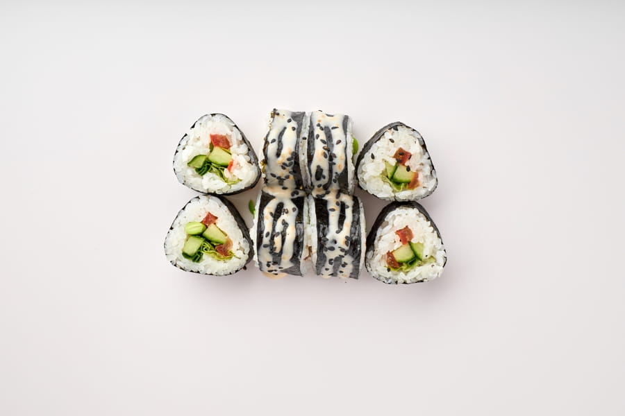 С треугольными роллами 