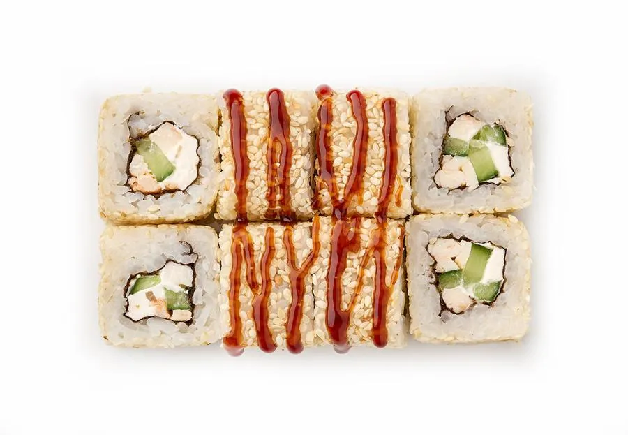 Ролл с курицей терияки в кунжуте 