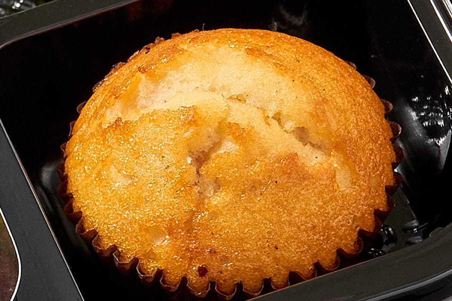 Мисо-суп с курицей, тортилья мясной барбекю, маффин и напиток