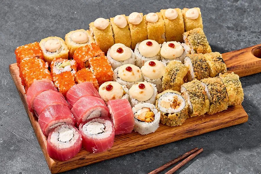 Сет из 4 роллов и Филадельфии с тунцом