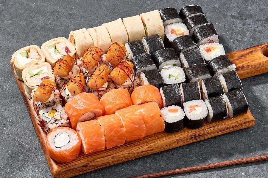 Сет из 5 роллов и Филадельфии