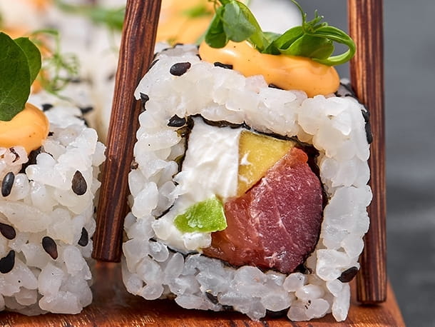 Сет из 4 роллов и Калифорнии с лососем