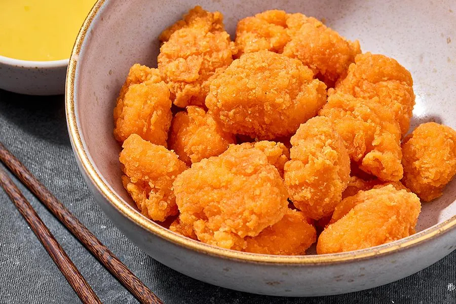 Курица в панировке с соусом юдзу