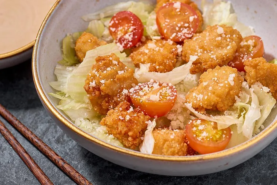 Цезарь с куриным попкорном