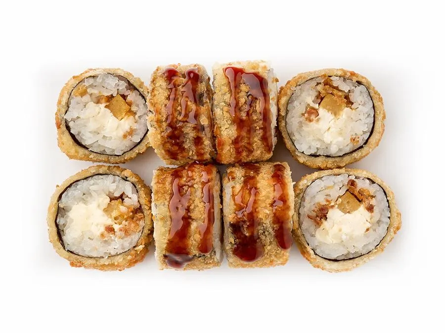 Горячий ролл с омлетом и соусом унаги