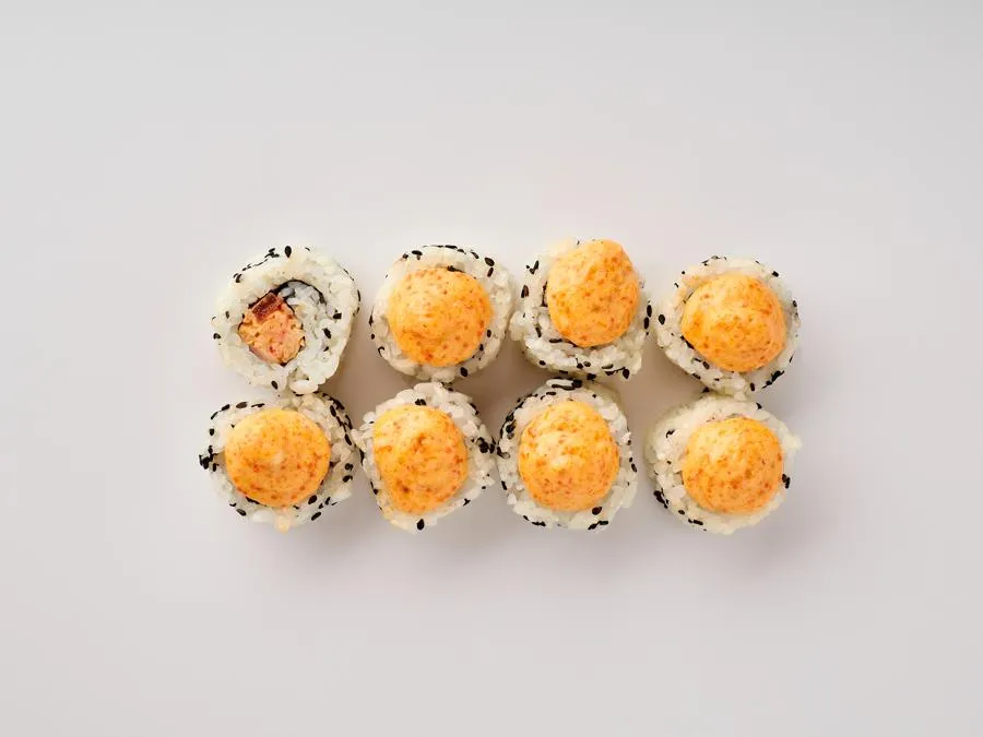 Запеченный с крабом и тобико