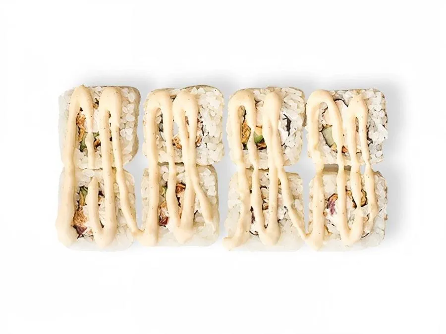 С курицей и жареным луком и соусом яки