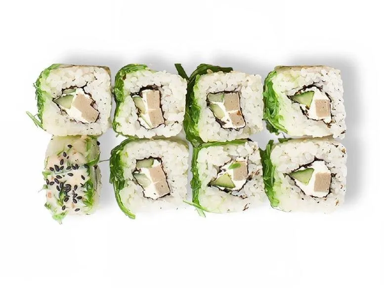 Ролл с чукой и омлетом