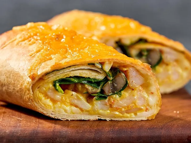 Запечённая тортилья с креветками карри и сыром чеддер