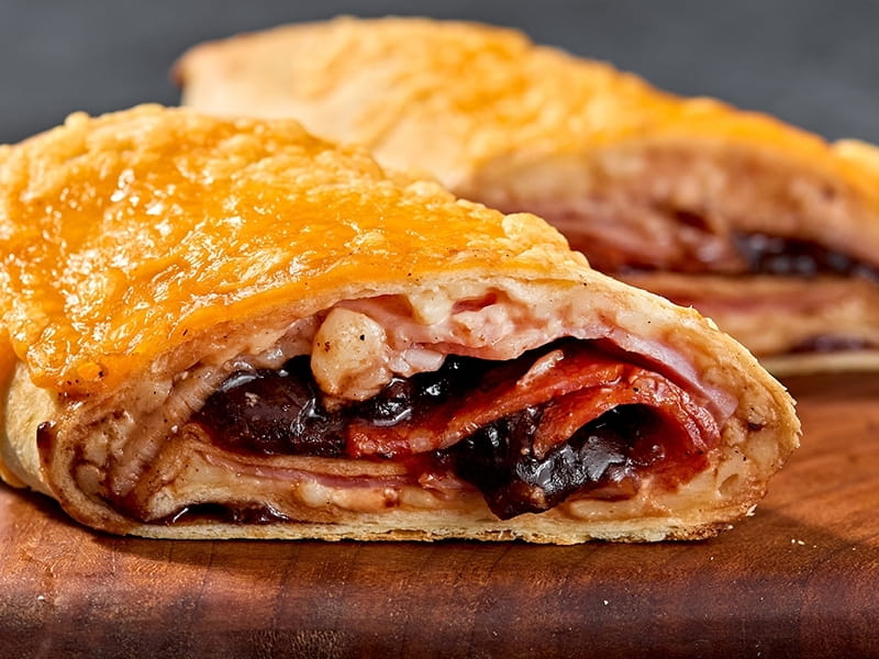 Запечённая тортилья мясной барбекю с сыром чеддер