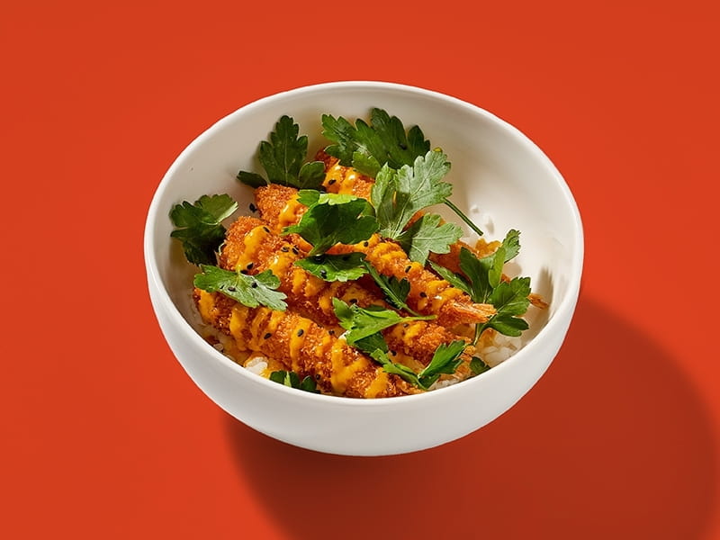 Креветки темпура с рисом и соусом карри