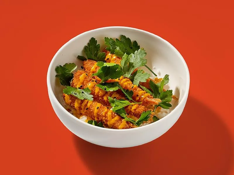 Креветки темпура с рисом и соусом карри