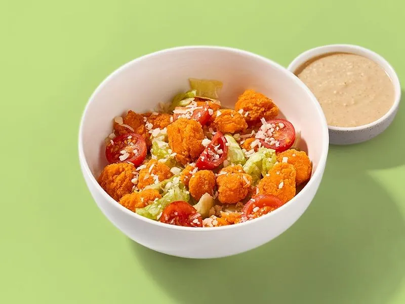 Цезарь с куриным попкорном