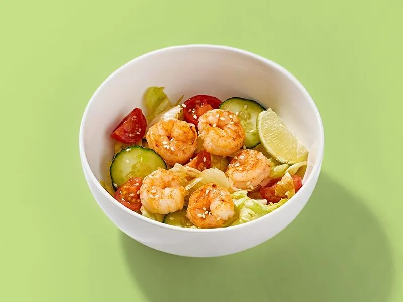 Салат с креветками и азиатским соусом