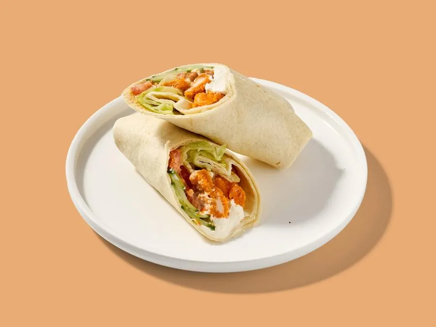 Тортилья с курицей и соусом Цезарь