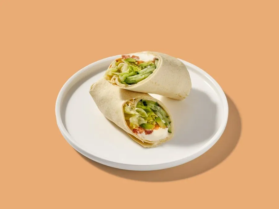 Тортилья с авокадо и ореховым соусом