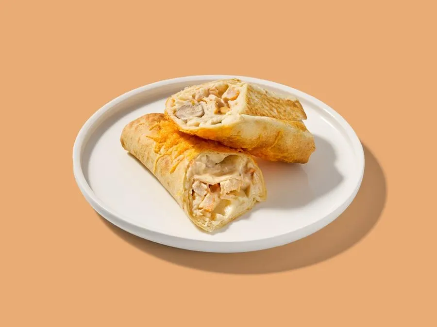 Запечённая тортилья цыплёнок с горгонзолой и сыром чеддер