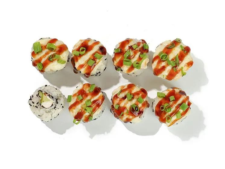 Ролл запеченный с курицей и соусом унаги