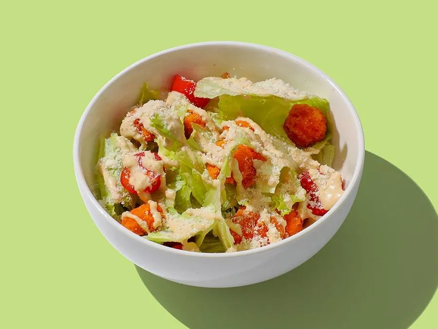 Цезарь с куриным попкорном